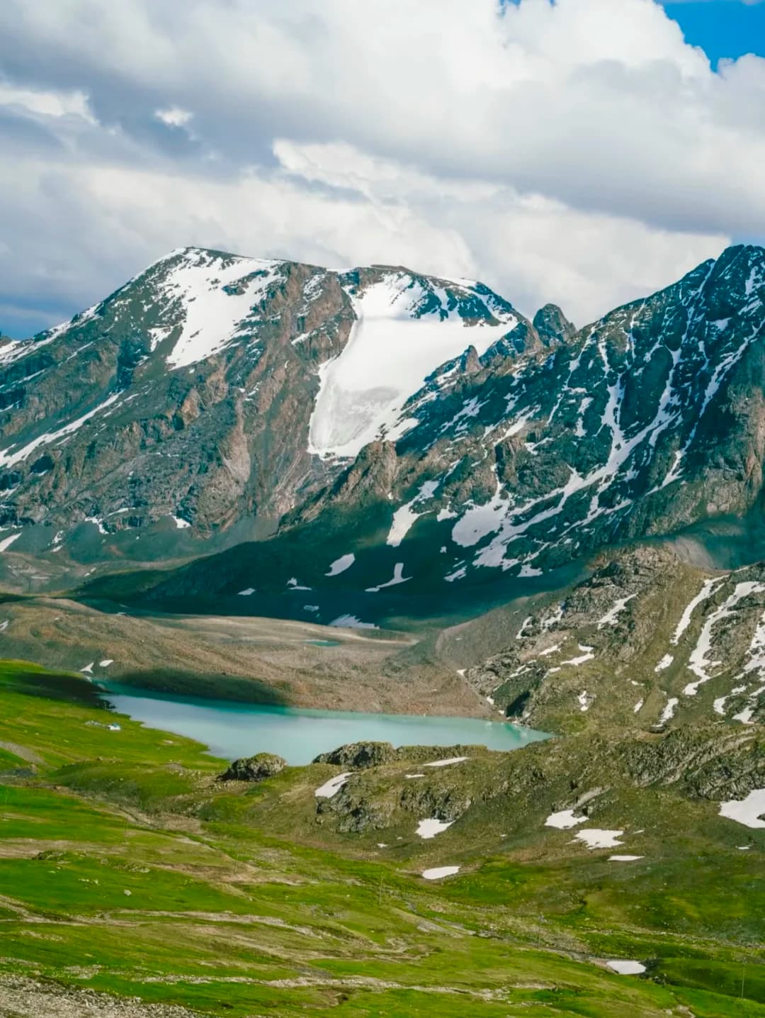 Why Warm Spring County in Xinjiang is the Better Choice Over Sailimu Lake